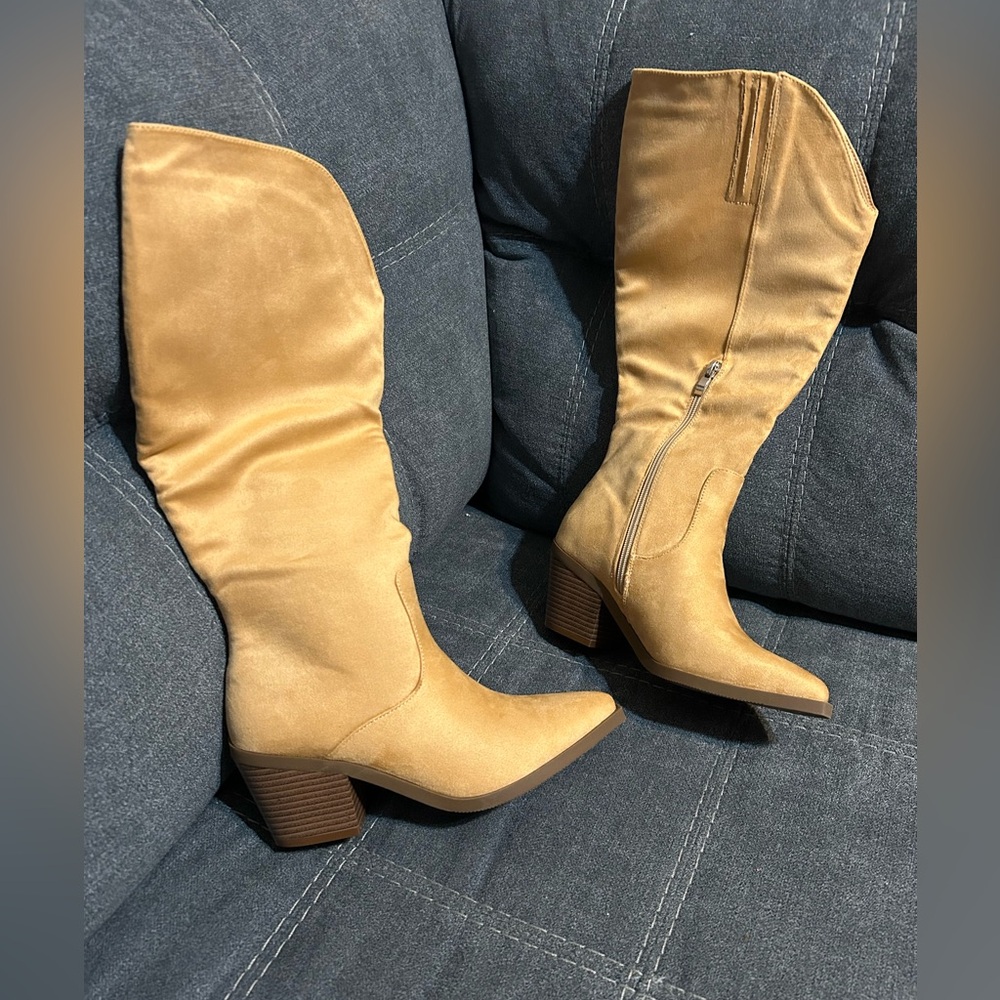 Chic Tan Heeled Boots